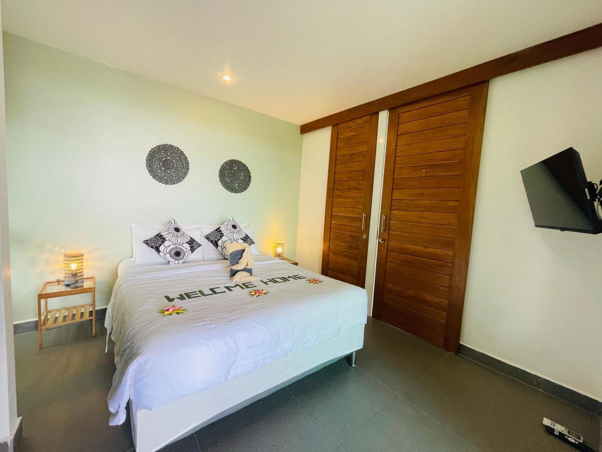 Baan Saint-Tropez Seaview Villas Kata Beach ภายนอก รูปภาพ