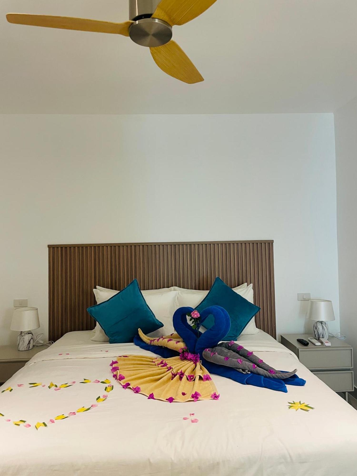Baan Saint-Tropez Seaview Villas Kata Beach ภายนอก รูปภาพ