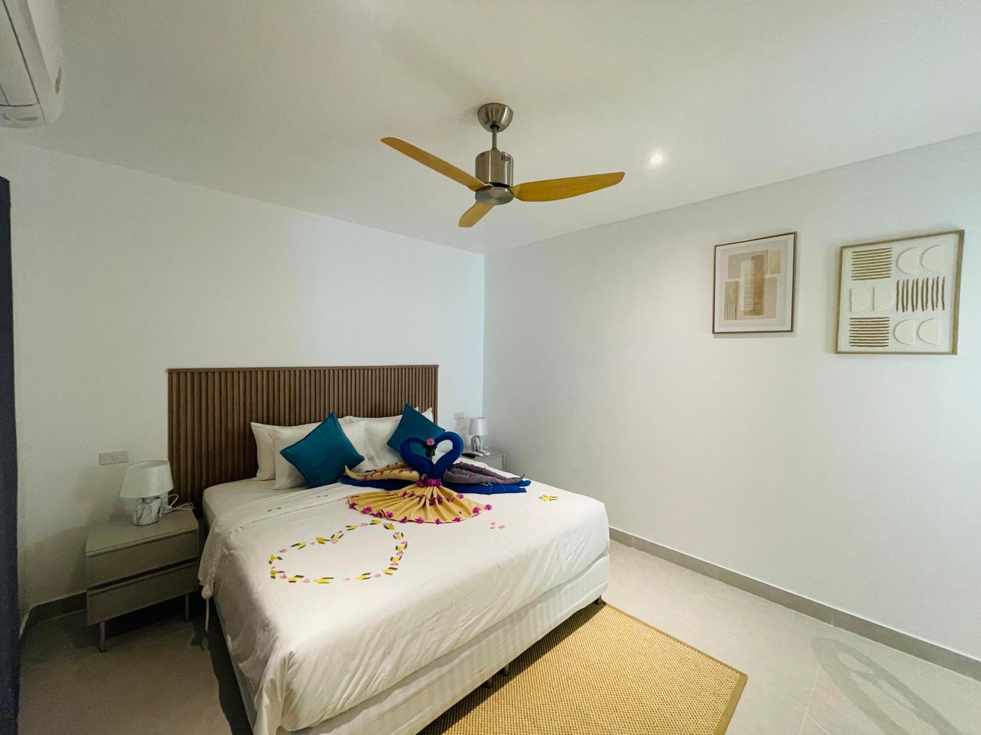 Baan Saint-Tropez Seaview Villas Kata Beach ภายนอก รูปภาพ