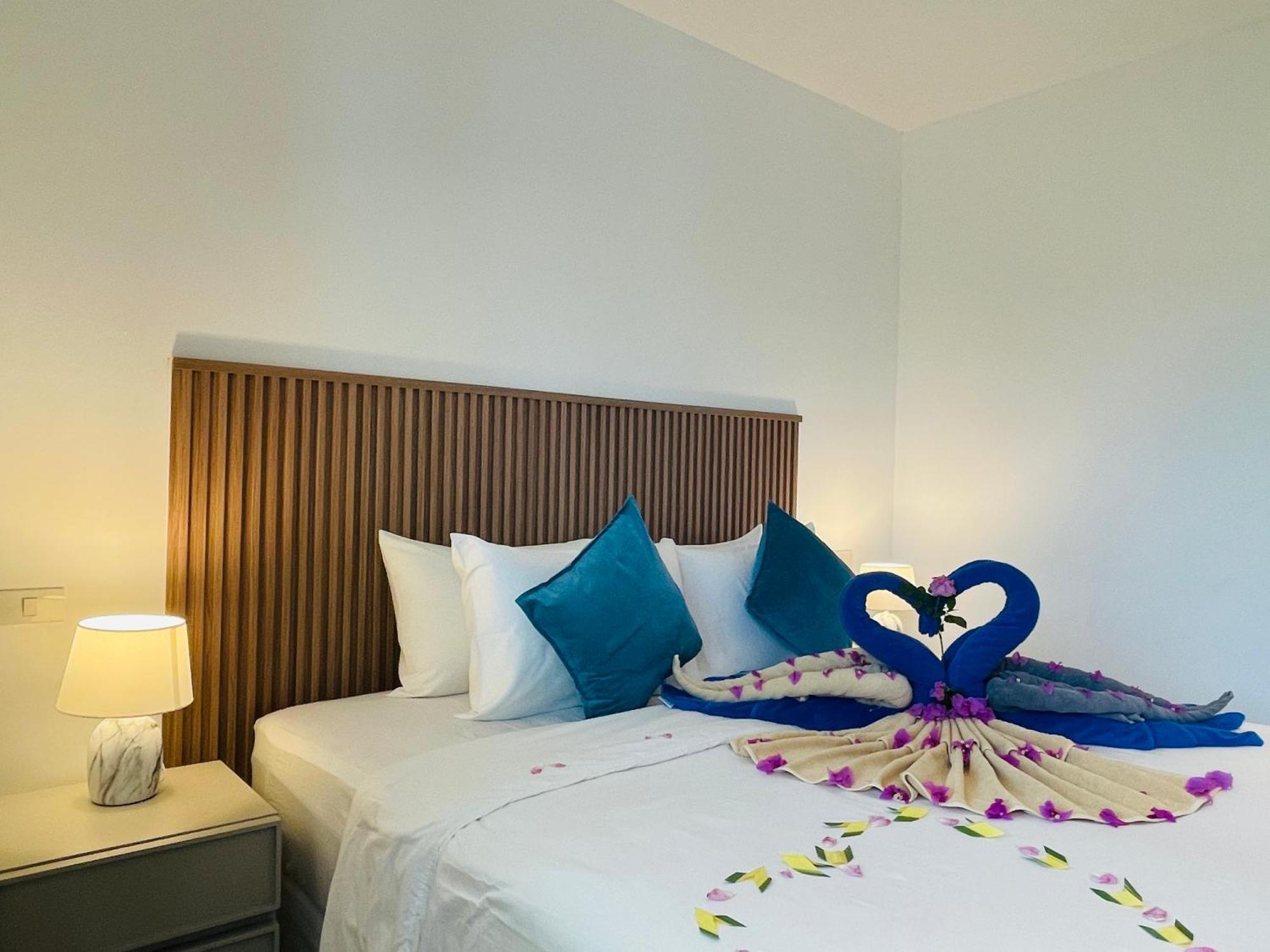 Baan Saint-Tropez Seaview Villas Kata Beach ภายนอก รูปภาพ